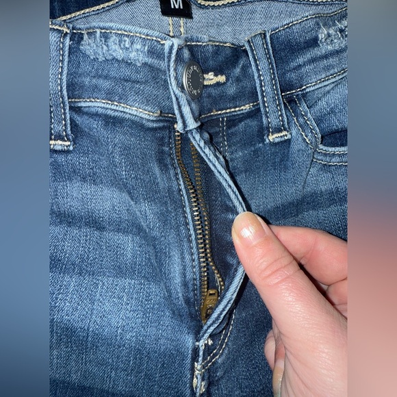 Judy Blue Destroyed Cut-Off Bermuda Shorts 182133 Size Medium - Picture 7 of 9